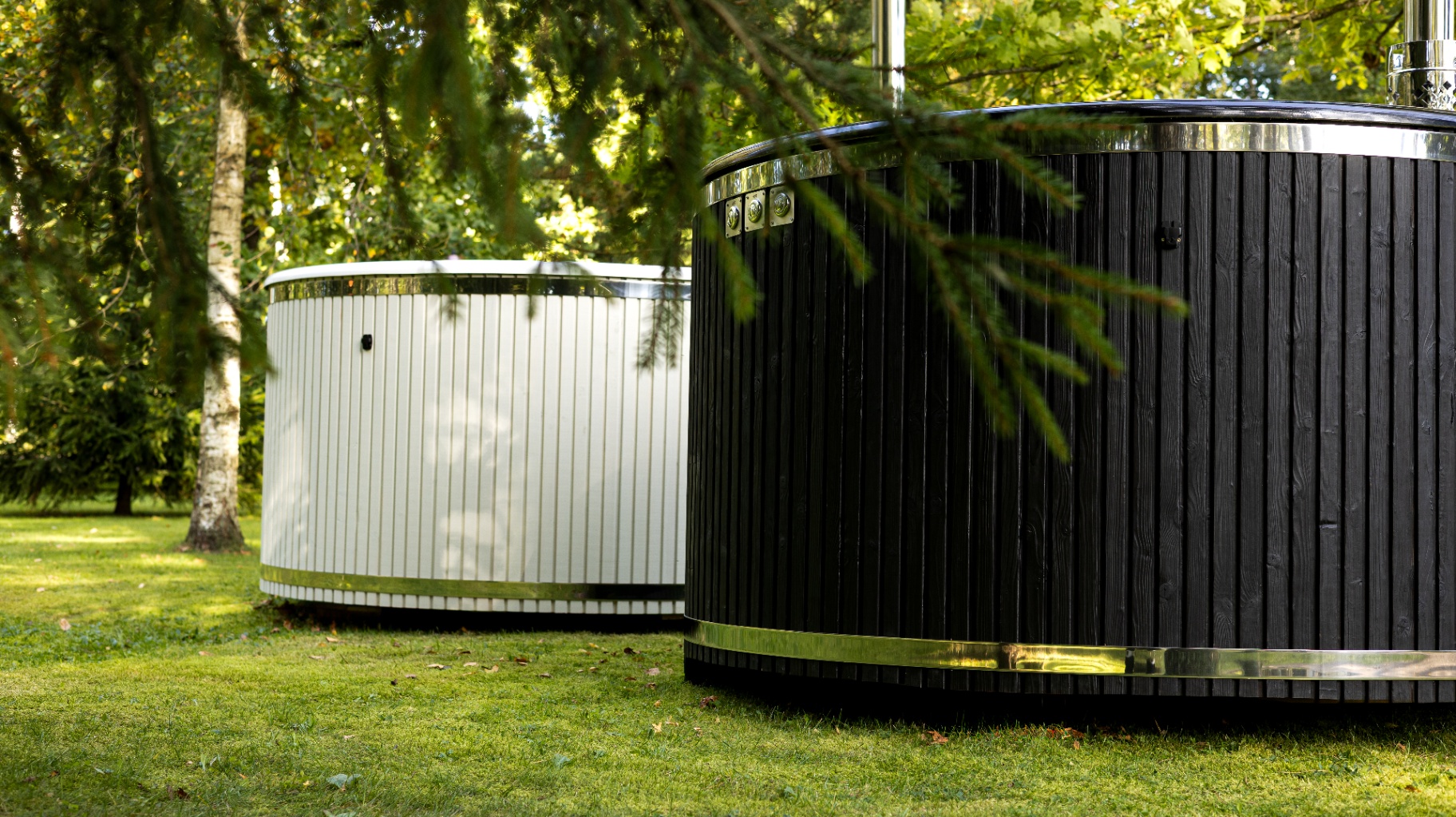 Benas premium hot tub with chrome jets | Signature Garden Rooms installation