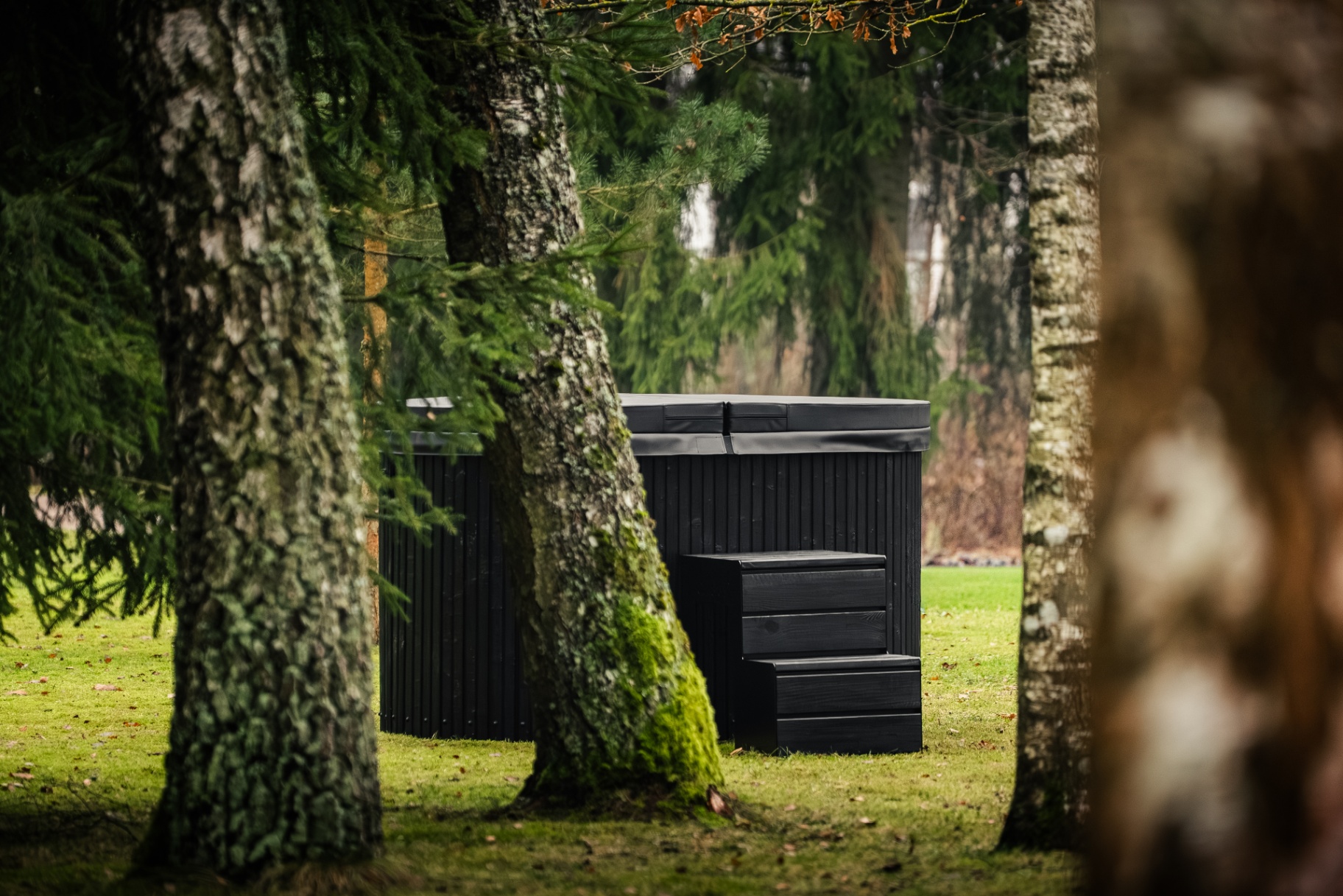 Aiste Grand premium wood-clad hot tub installed by Signature Garden Rooms in Central Scotland