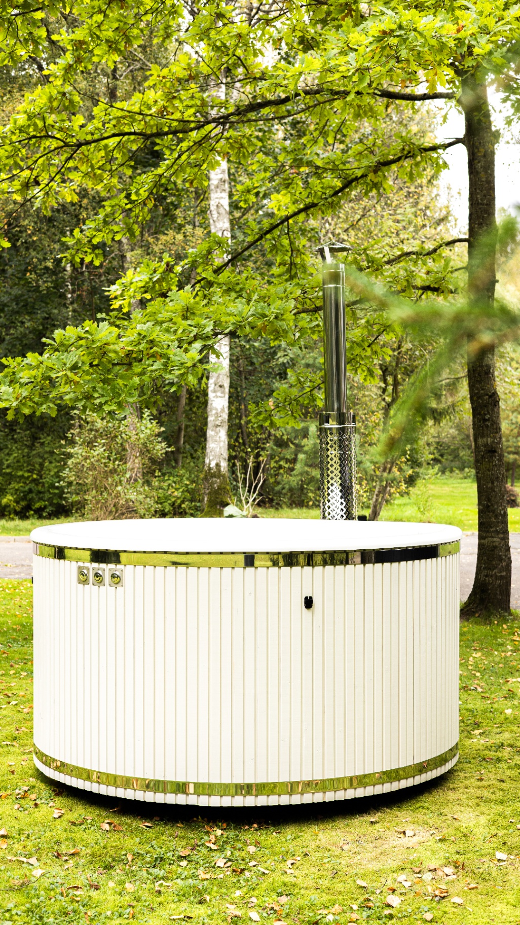 Benas premium hot tub with chrome jets | Signature Garden Rooms installation
