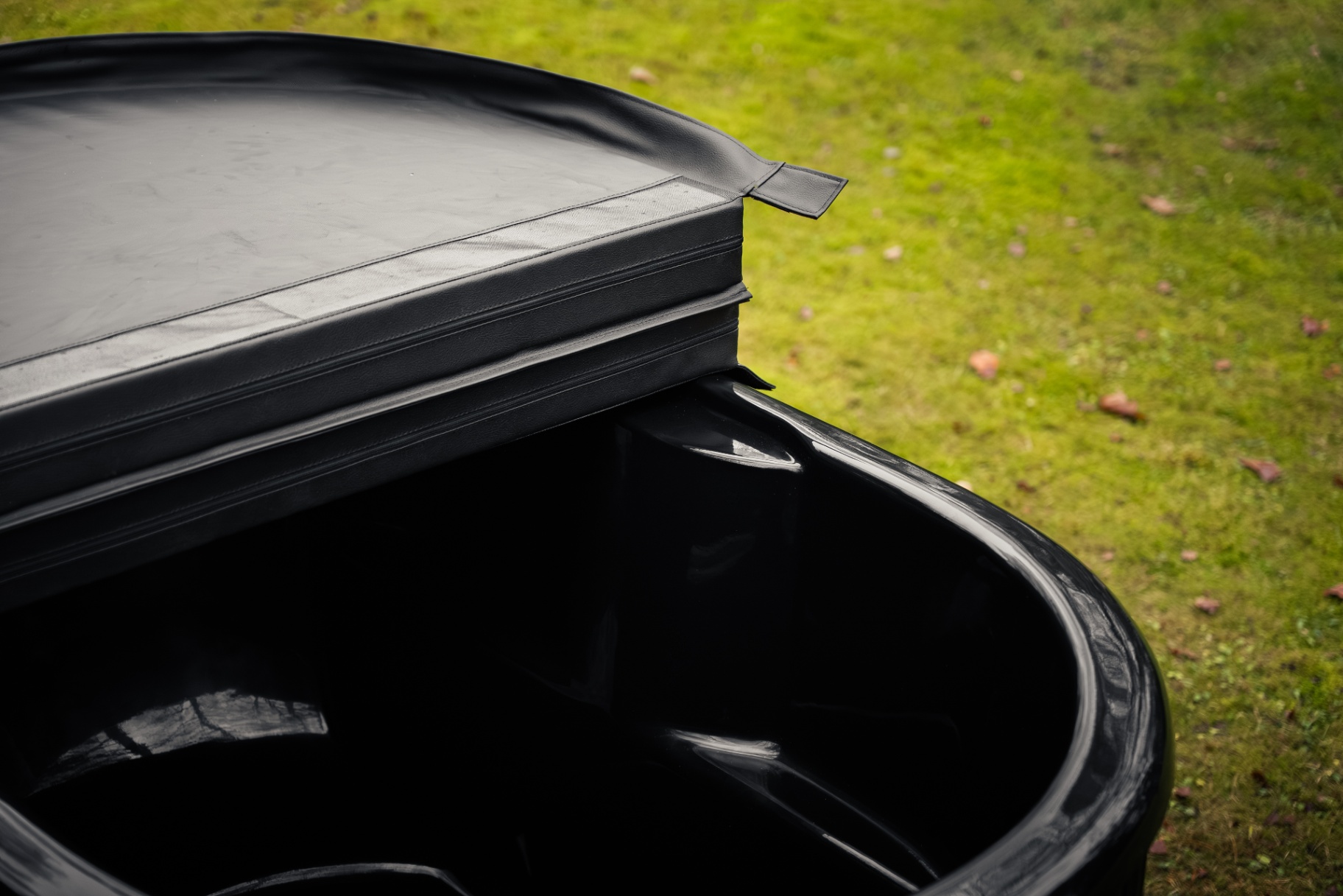 Aiste Grand premium wood-clad hot tub installed by Signature Garden Rooms in Central Scotland