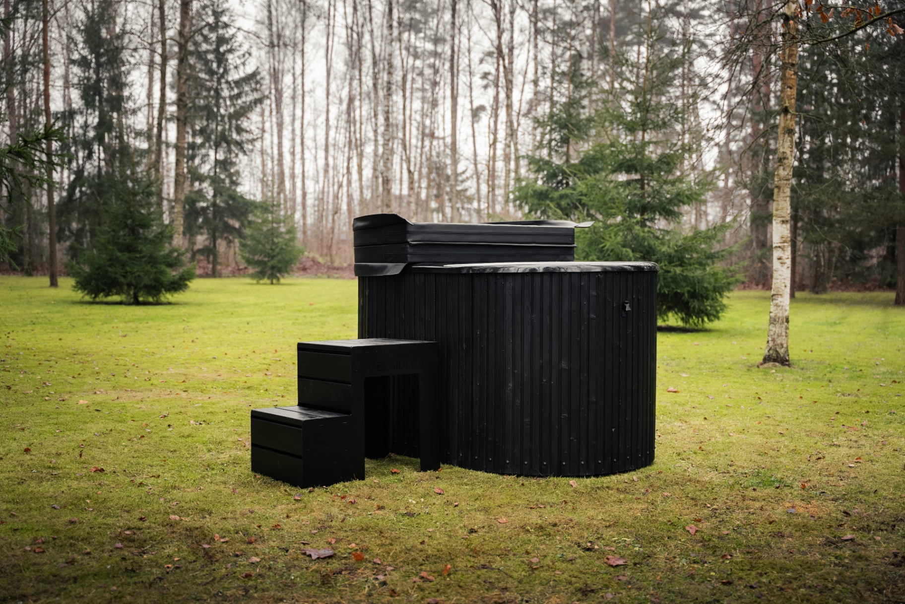 Aiste Grand premium wood-clad hot tub installed by Signature Garden Rooms in Central Scotland