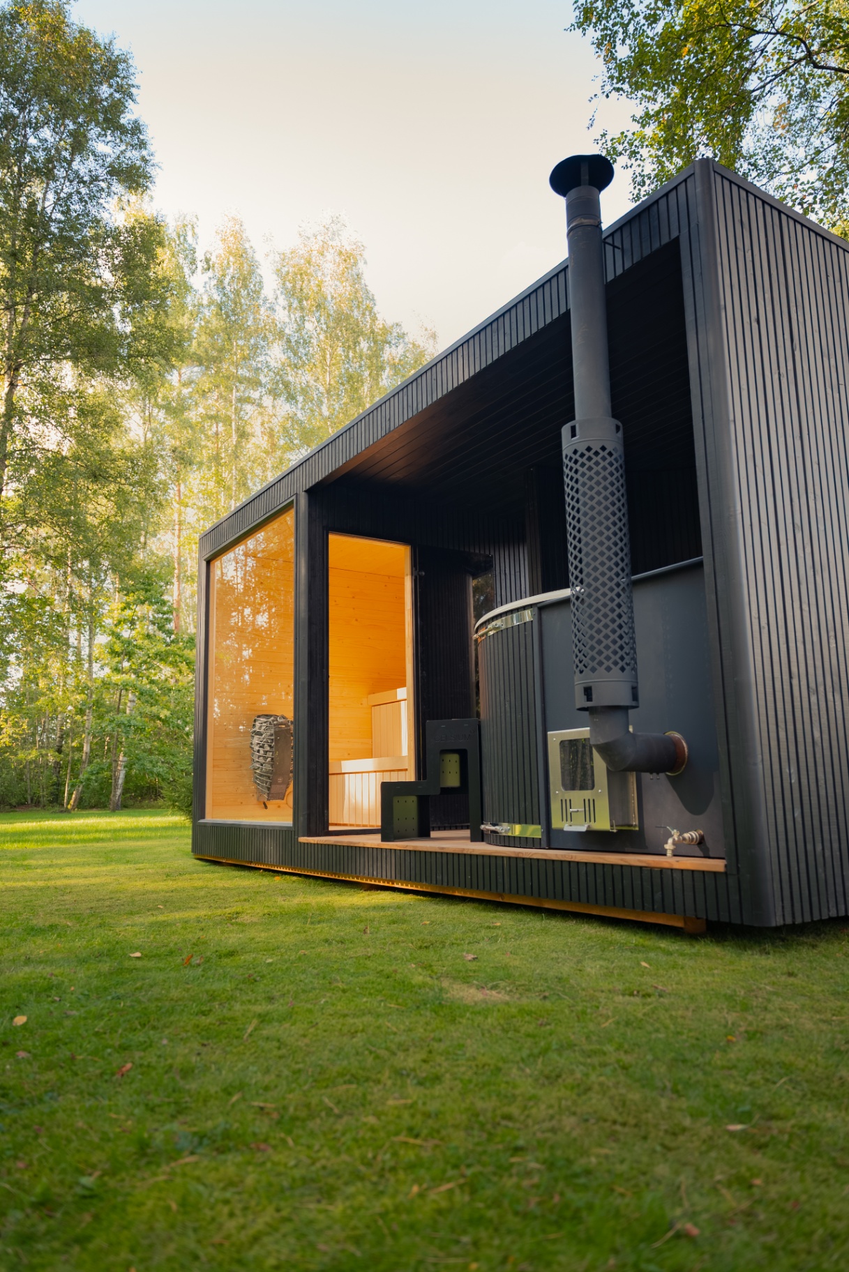 Tauras Grand ebony modular sauna | Signature Garden Rooms installation