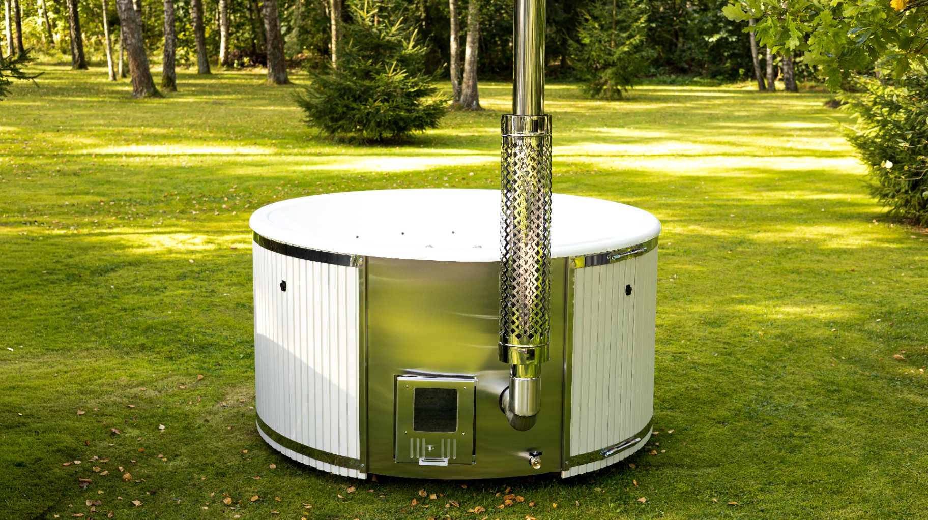 Benas premium hot tub with chrome jets | Signature Garden Rooms installation