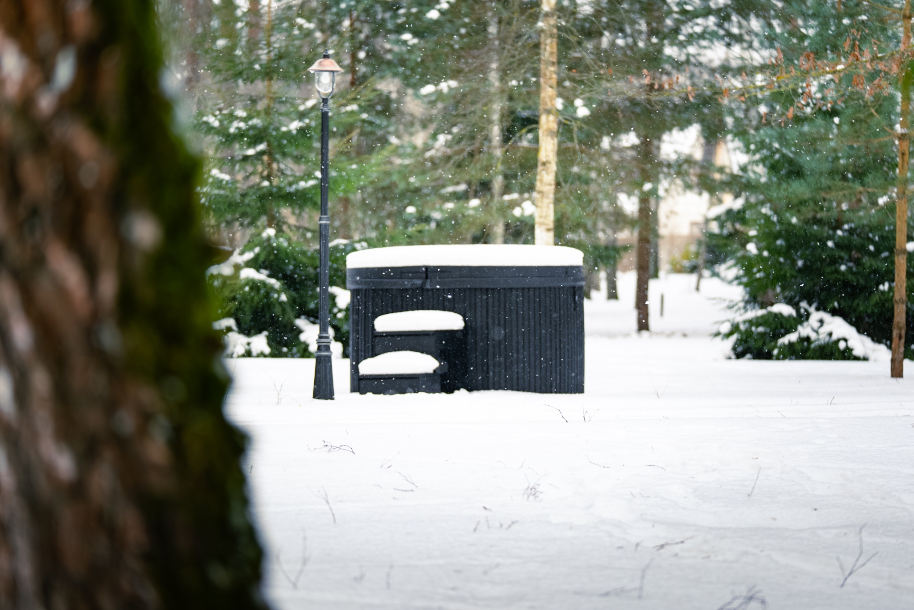 Aiste Grand premium wood-clad hot tub installed by Signature Garden Rooms in Central Scotland