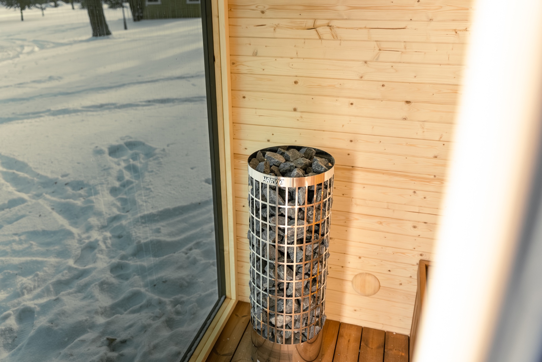 Tauras Modular Air sauna paired with Aiste Grand hot tub | Signature Garden Rooms