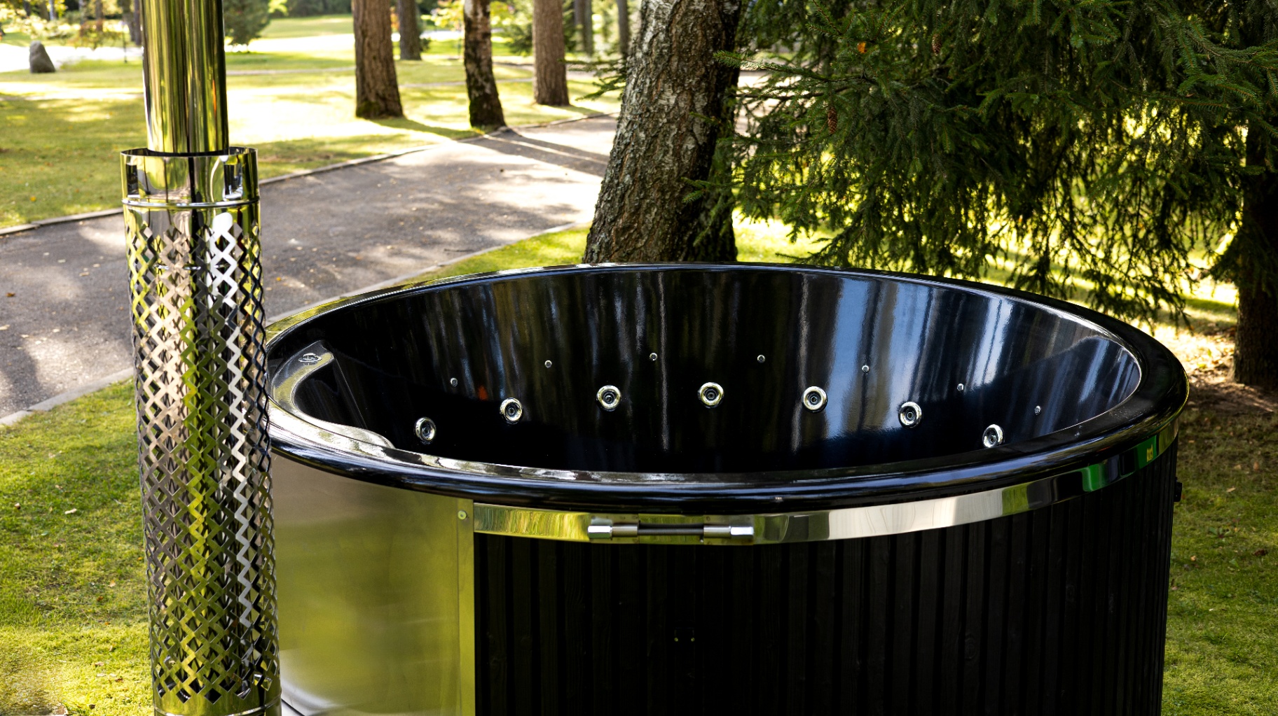 Benas premium hot tub with chrome jets | Signature Garden Rooms installation