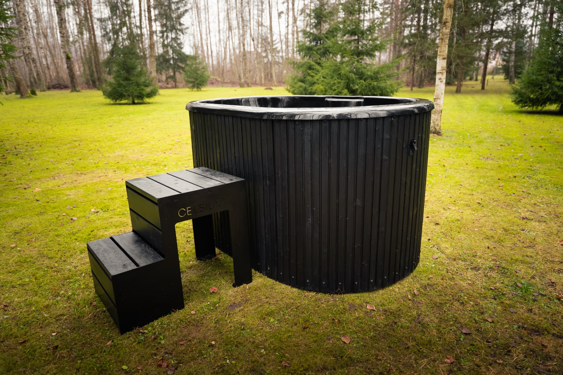 Aiste Grand premium wood-clad hot tub installed by Signature Garden Rooms in Central Scotland