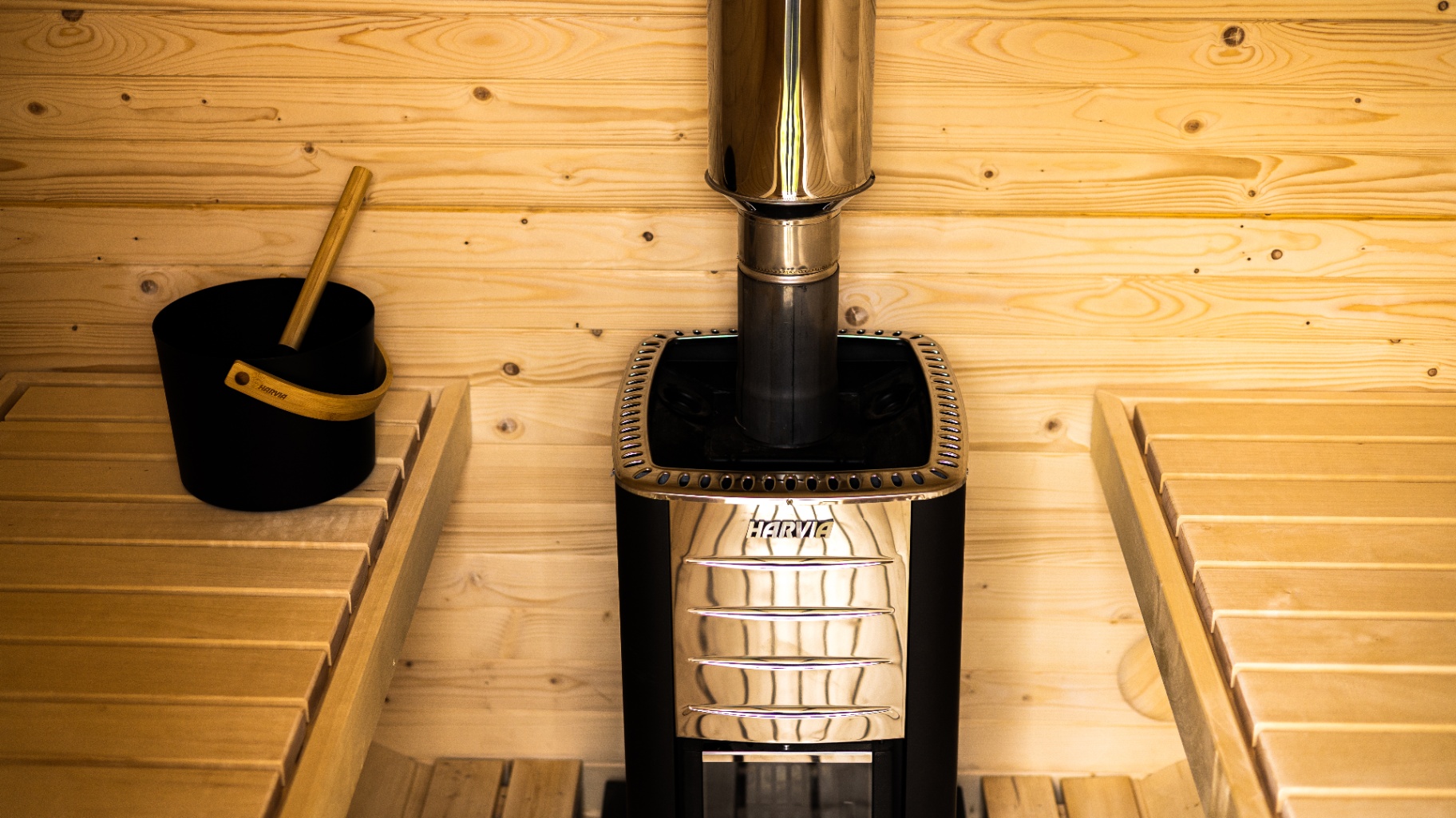 Joris Grand white barrel sauna | Signature Garden Rooms installation