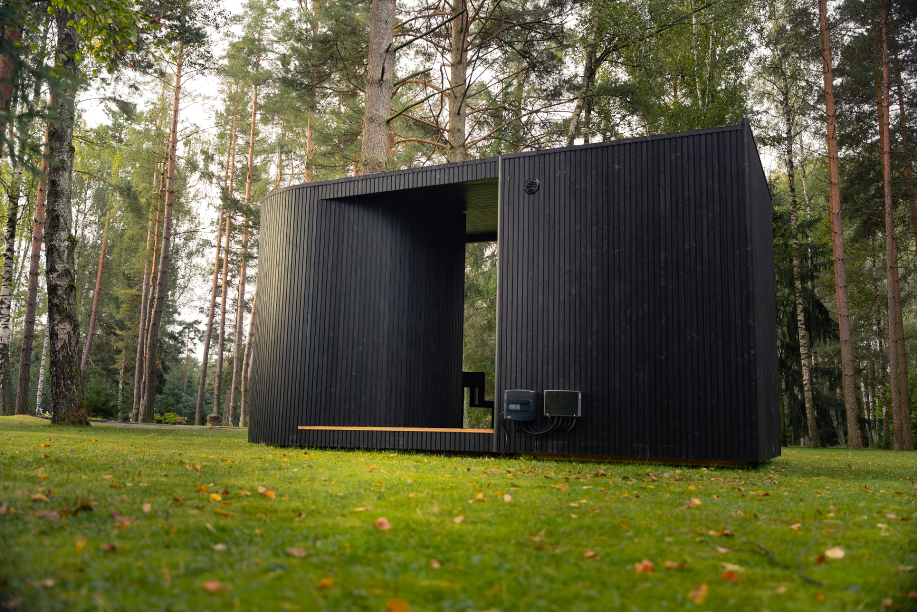 Tauras Grand ebony modular sauna | Signature Garden Rooms installation