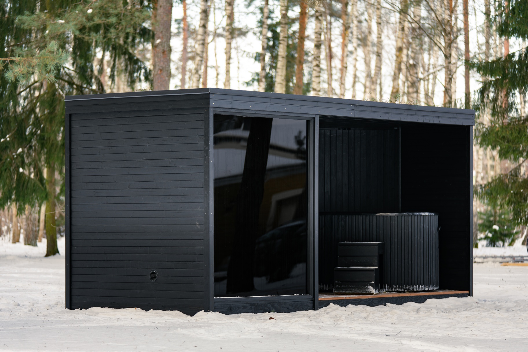Tauras Modular Air sauna paired with Aiste Grand hot tub | Signature Garden Rooms