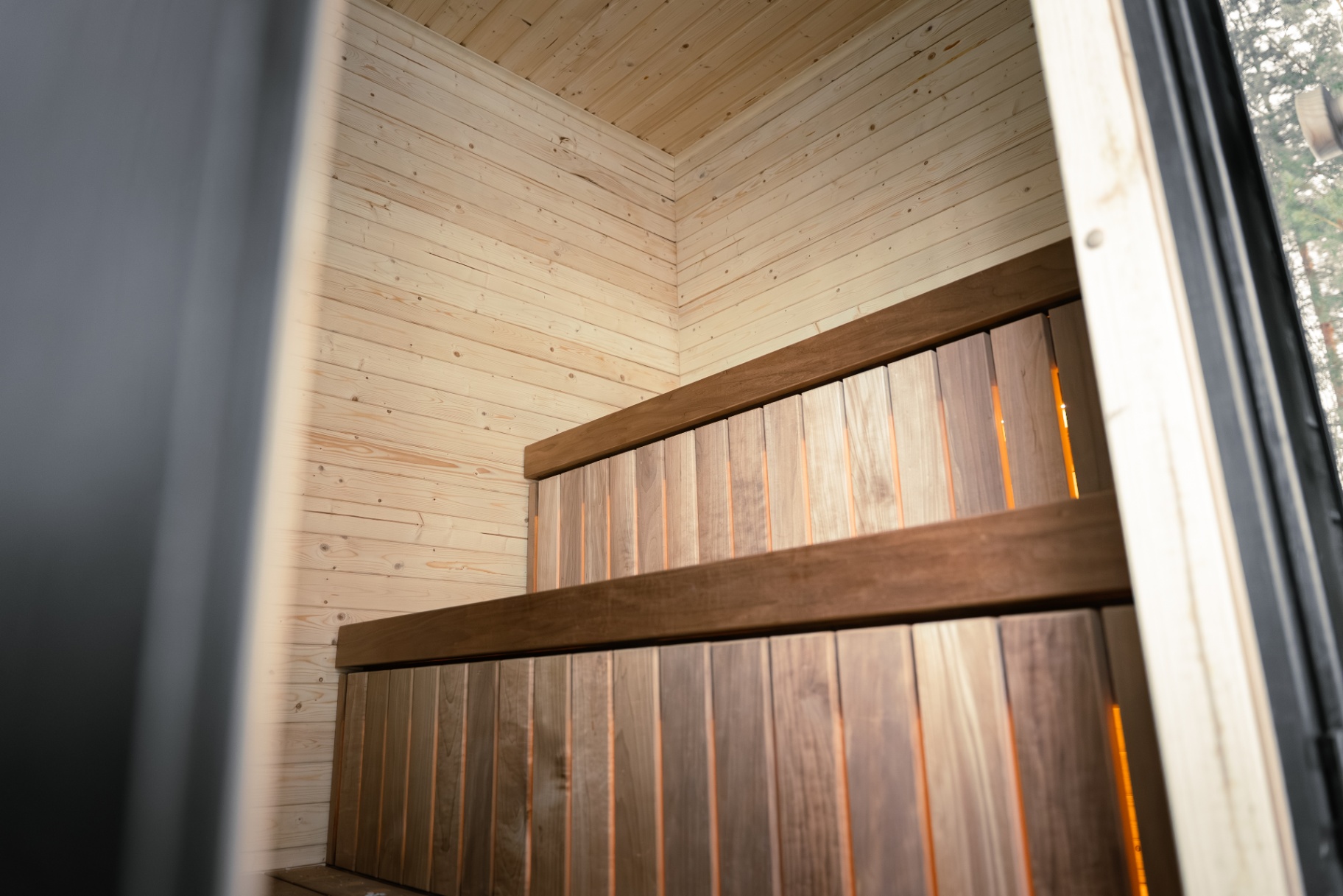 Tauras Modular Air sauna paired with Aiste Grand hot tub | Signature Garden Rooms
