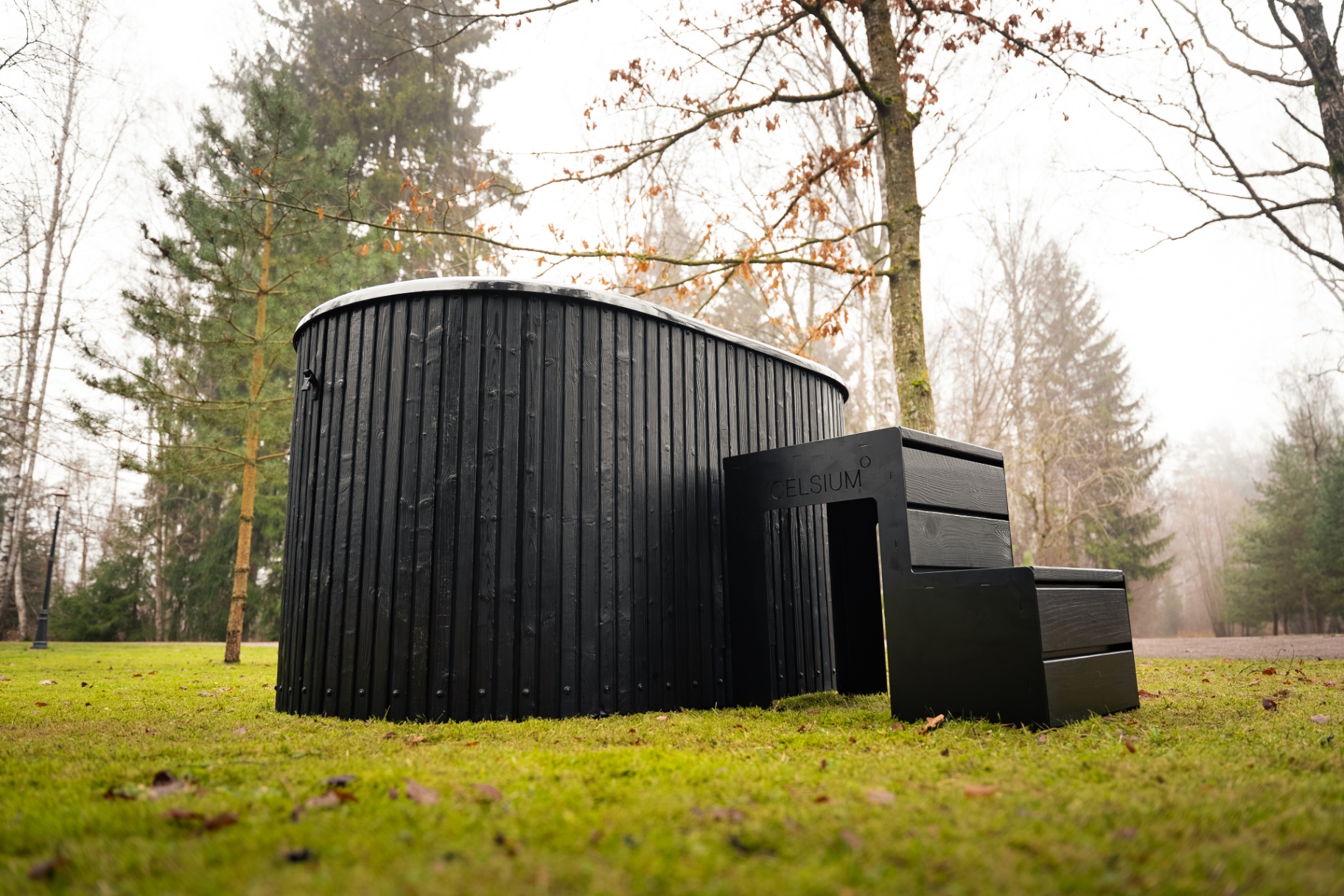Aiste Grand premium wood-clad hot tub installed by Signature Garden Rooms in Central Scotland