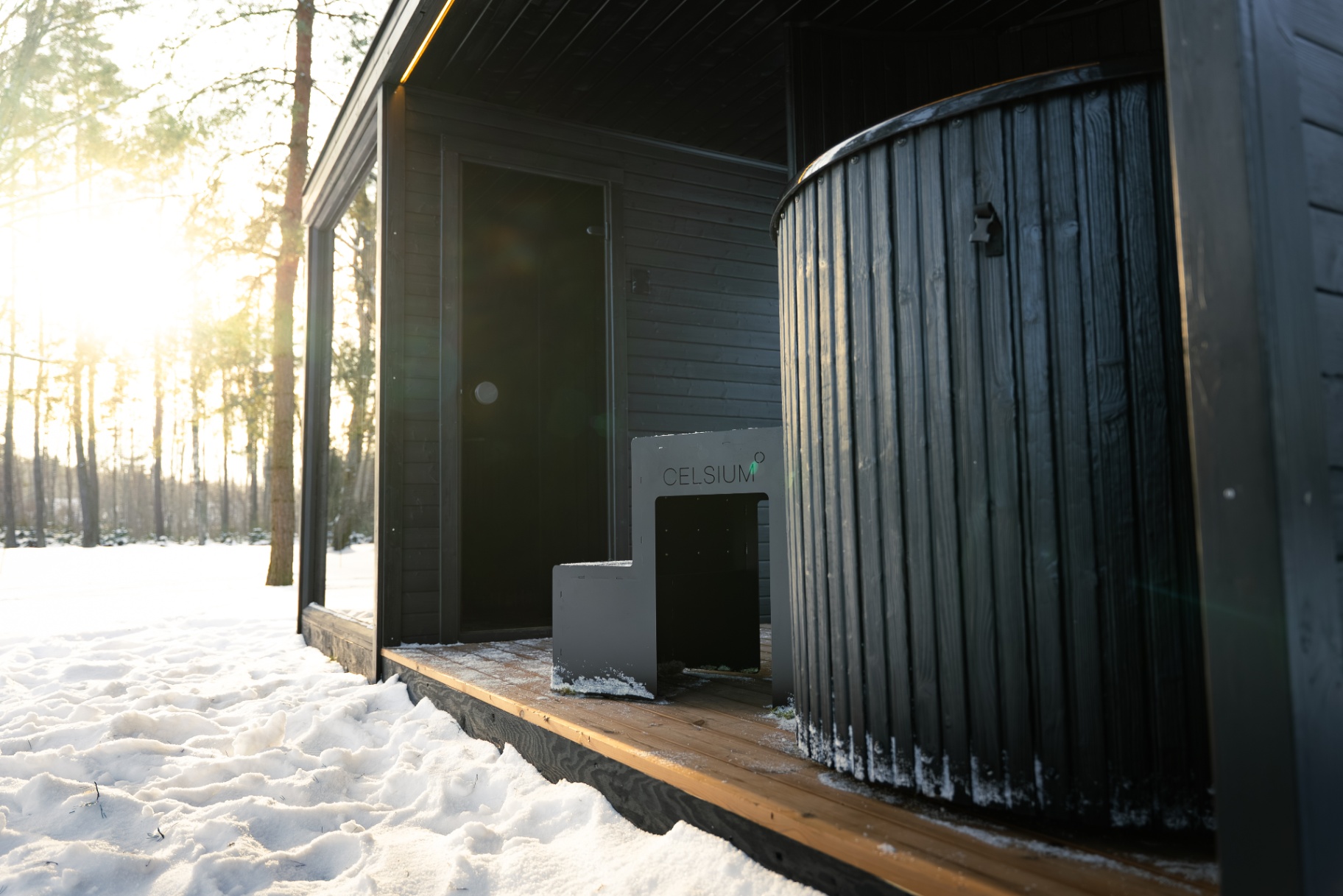 Tauras Modular Air sauna paired with Aiste Grand hot tub | Signature Garden Rooms