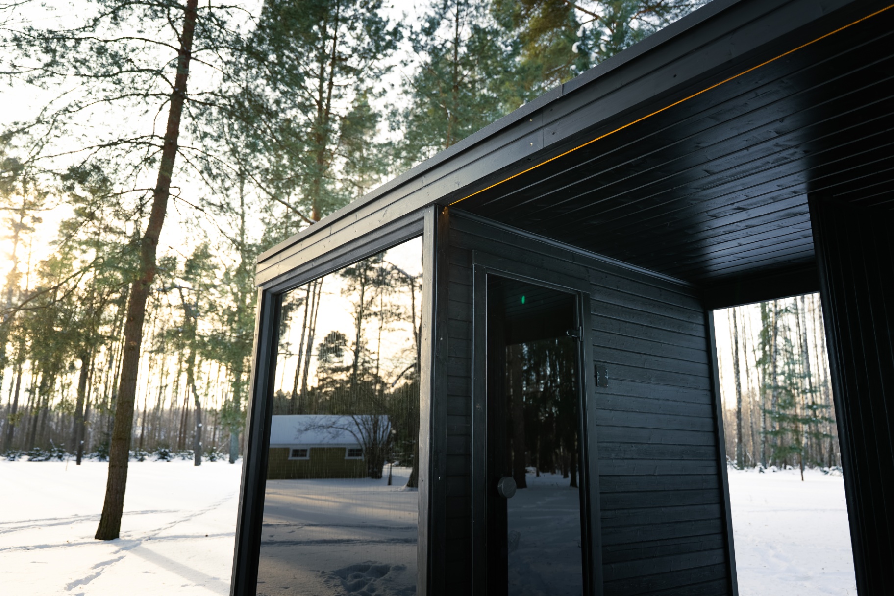 Tauras Modular Air sauna paired with Aiste Grand hot tub | Signature Garden Rooms