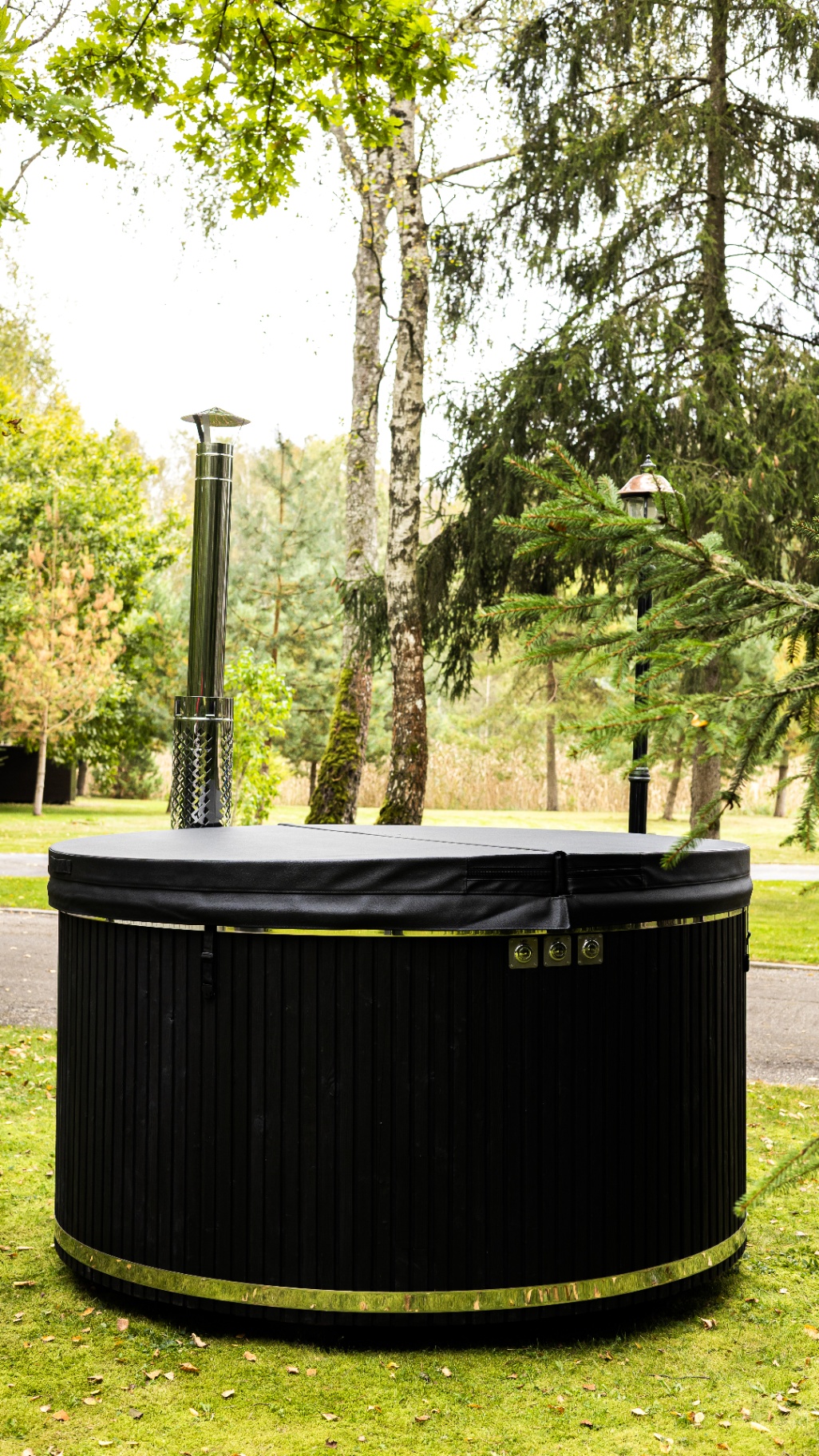 Benas premium hot tub with chrome jets | Signature Garden Rooms installation