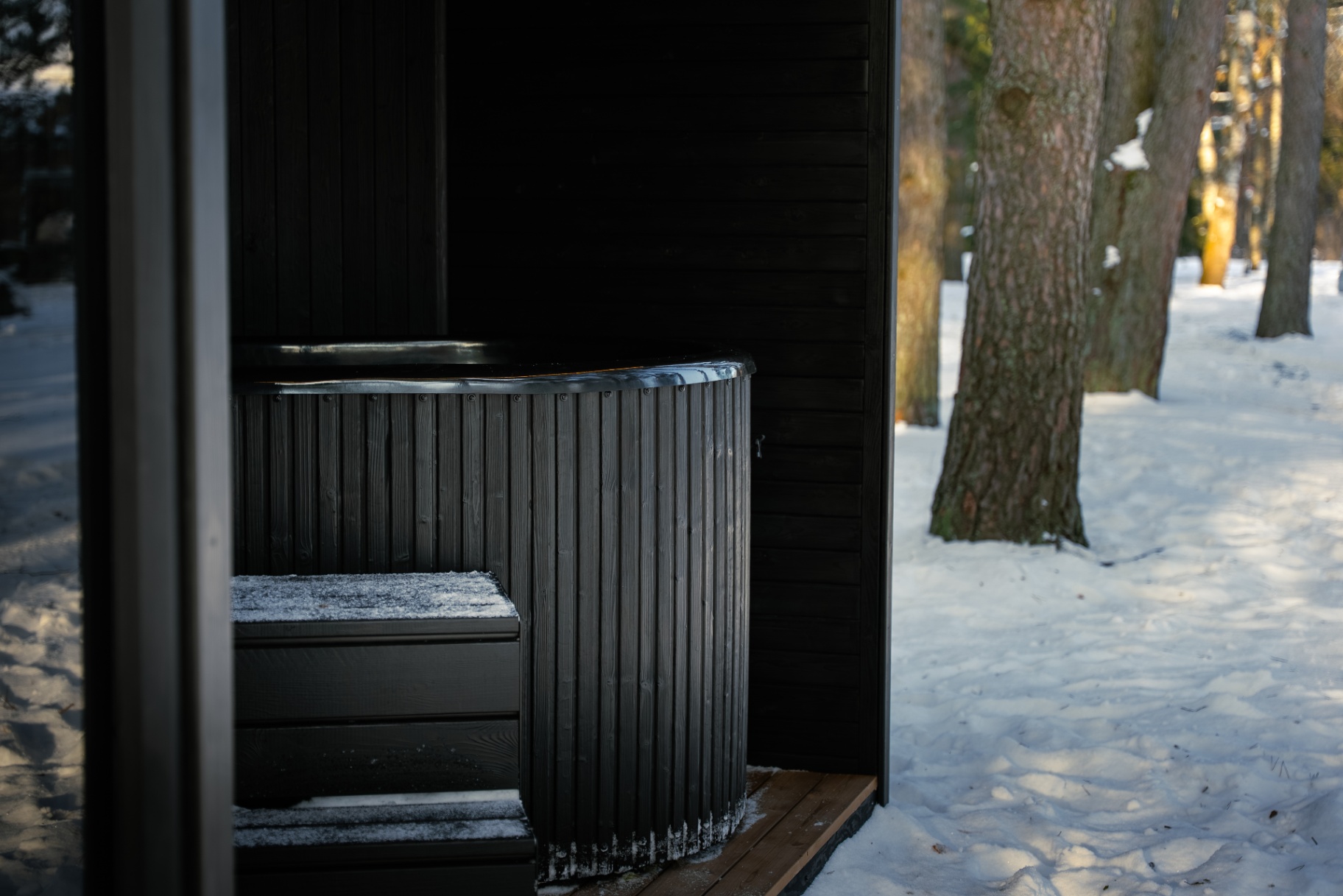 Tauras Modular Air sauna paired with Aiste Grand hot tub | Signature Garden Rooms