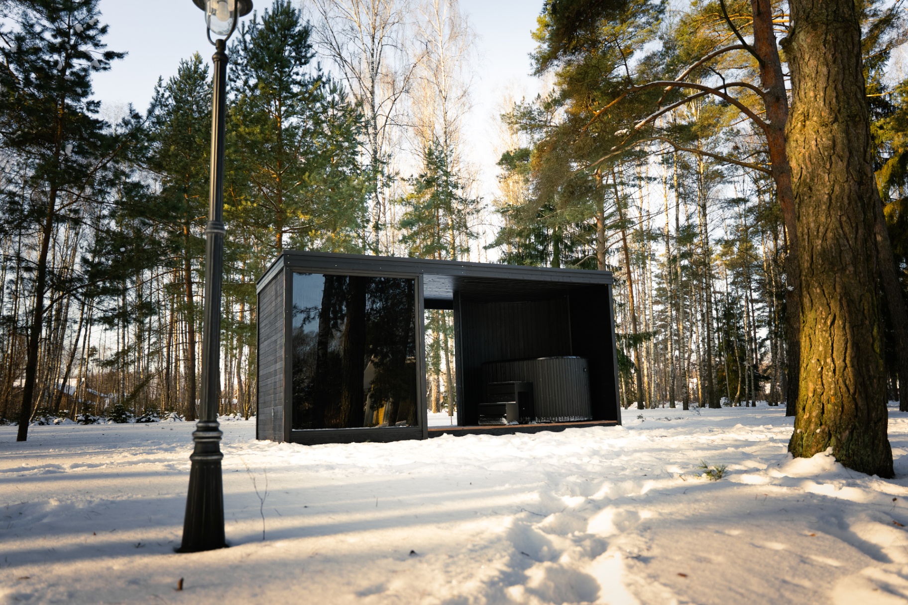 Tauras Modular Air sauna paired with Aiste Grand hot tub | Signature Garden Rooms